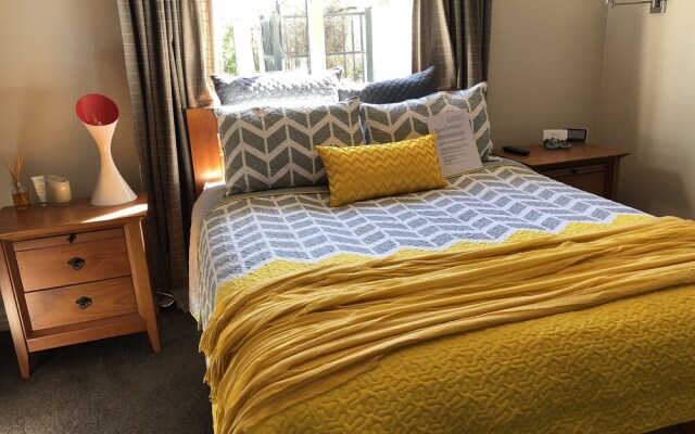 Country Lane Gardens