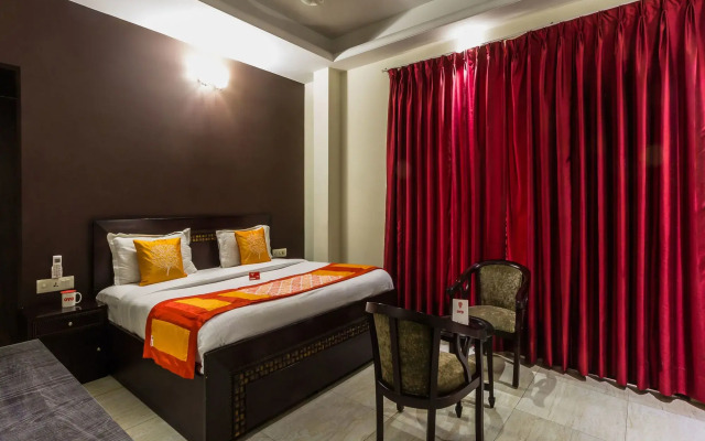 OYO 6796 Retreat Suites Inn