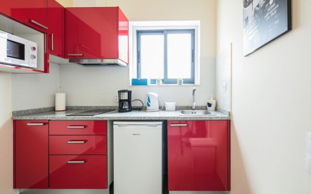 Apartamento A Francos Artist Painting 1