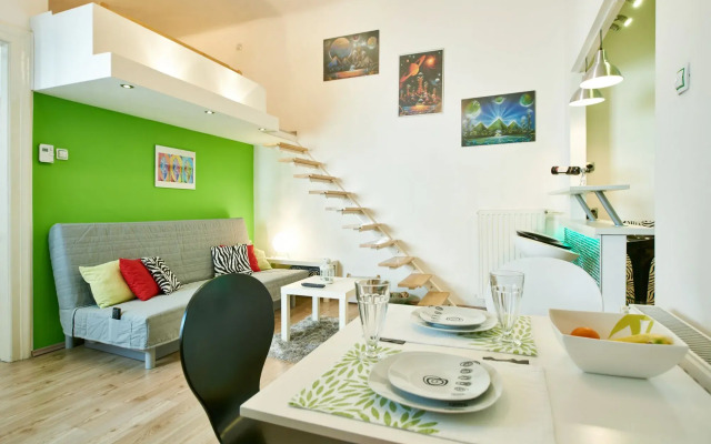 Apartment Green Wall
