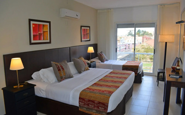 De la Plaza Hotel