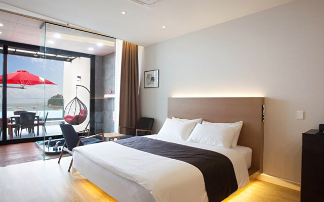 Yeosu Demare Pool Villa