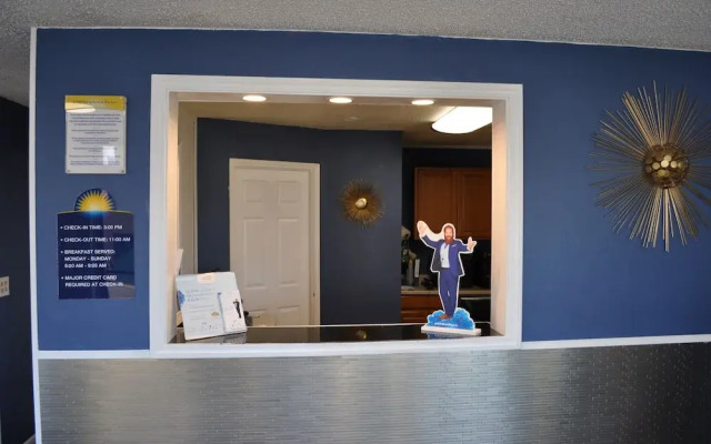 Evergreen Hotel & Suites