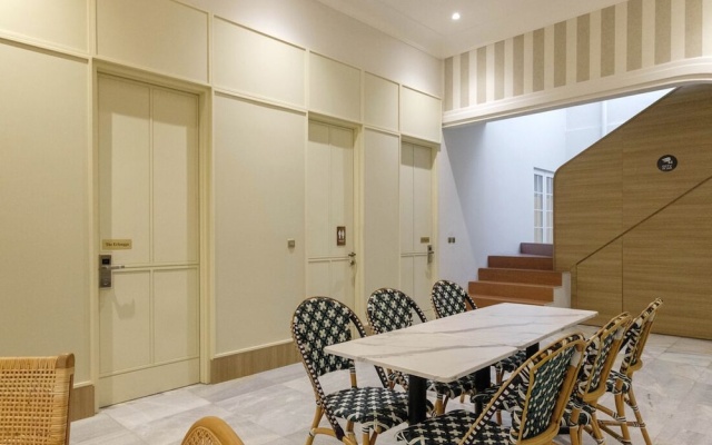 UROOMS Senopati – Guest Rooms – Jakarta