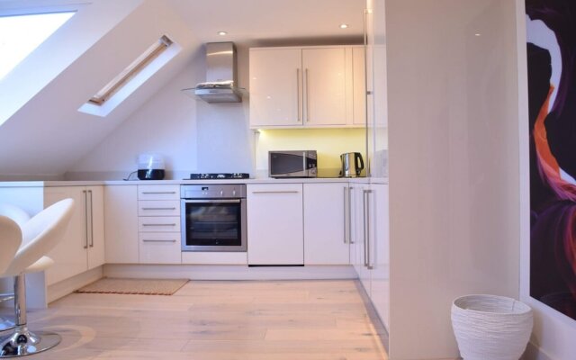 Stylish 2 Bed Apartment in West Hampstead