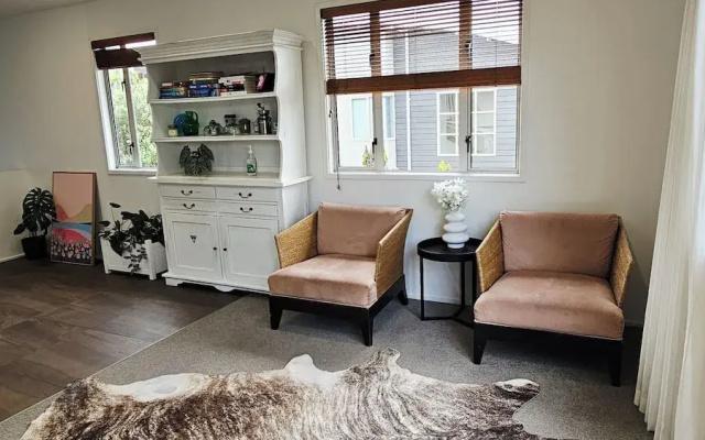 LILYPAD 4-bedroom Urban Retreat Auckland