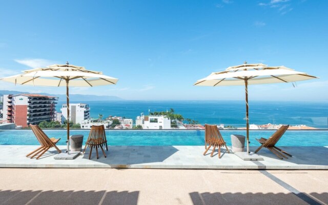 Sail View-709 Spacious Condo Romantic Zone Ocean Views