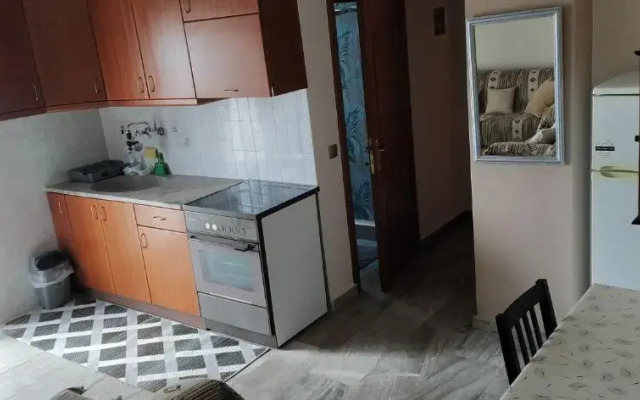 George's apartment Serres