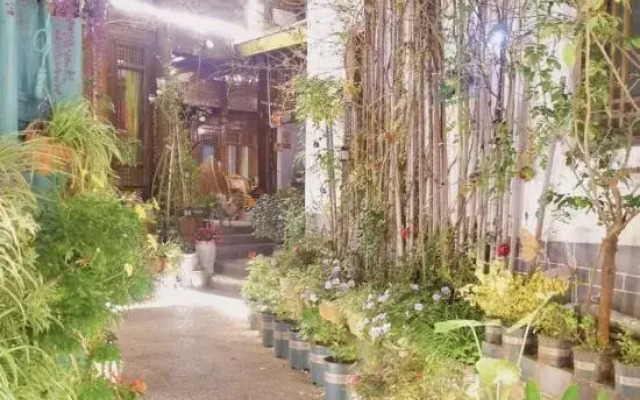 Floral Hotel·Yunjing Zhinan Hotel(Dayan Gucheng dashuiche store)