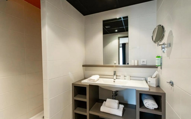 Adonis Lyon Dock Ouest