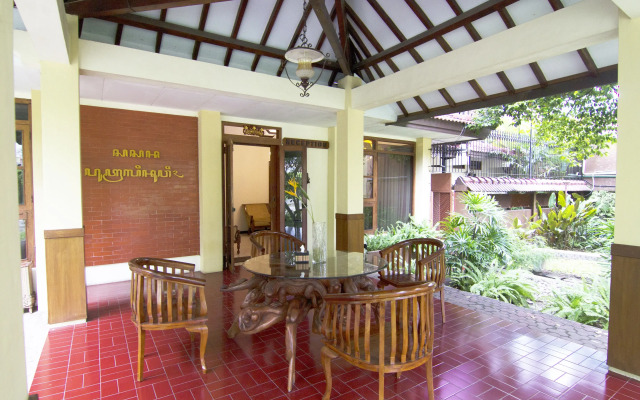 OYO 261 Sasono Putro Guest House