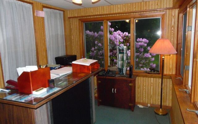 White Mountain Motel And Cottages