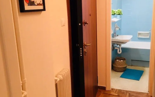 Kolonaki Xenokratous Quiet Studio