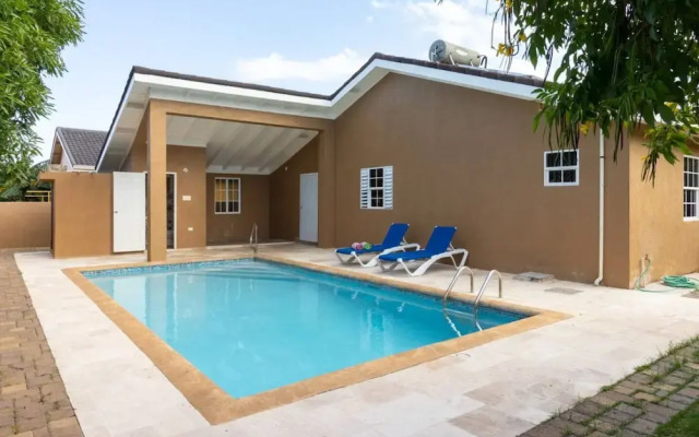 Private Pool Draxhall Gated Gym Tennis Full AC