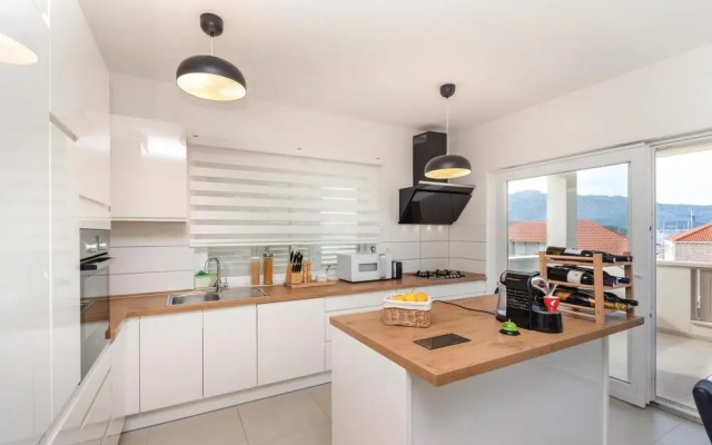 Stunning Home in Lumbarda With Wifi and 3 Bedrooms