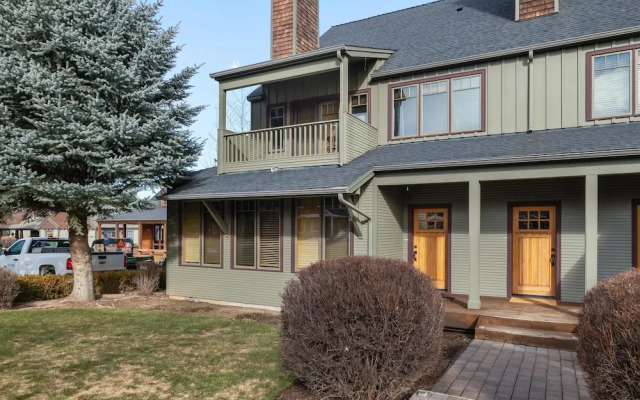 The Three Sisters Walk to Downtown Sisters