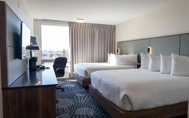 Carriage House Hotel & Conference Centre