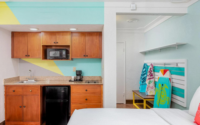 Beachside Hotel & Suites
