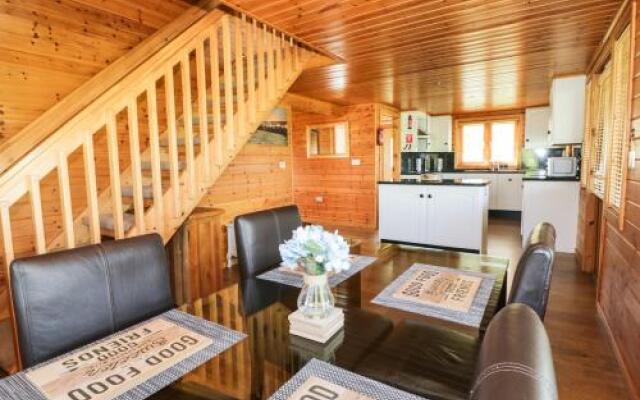 4 Fairway Lakes Village