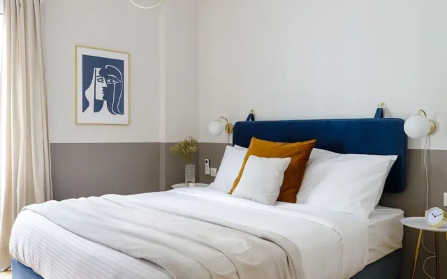 UPSTREET Hidesign Acropolis Apartment