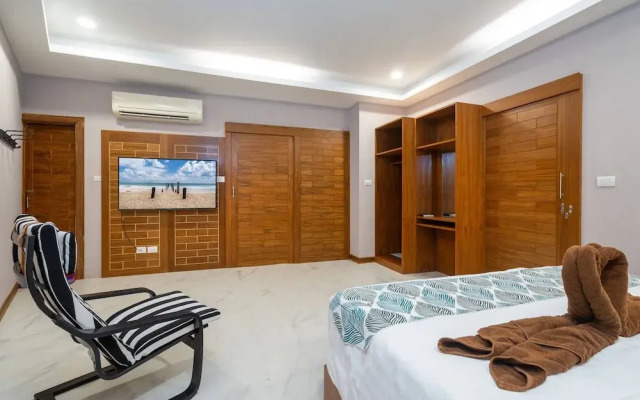Bright Luxury Villa W Garden Pool & Sauna