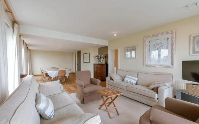 Huswell - Stunning Views Prime Location