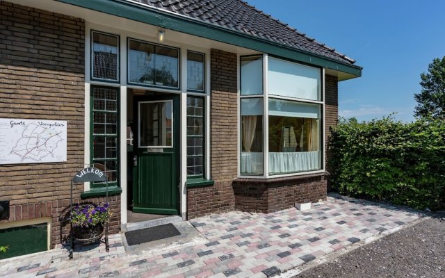 Quaint Holiday Home in Friesland by the Lake