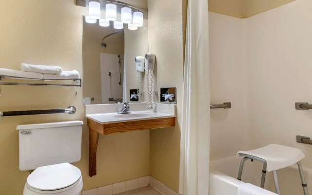 Coratel Inn & Suites By Jasper River Falls