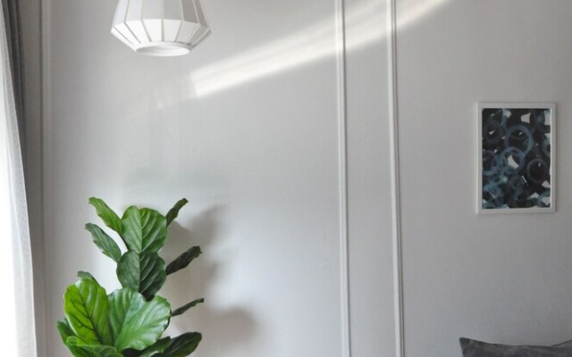 Artsy 3BR in Monkland Village by Host Kick
