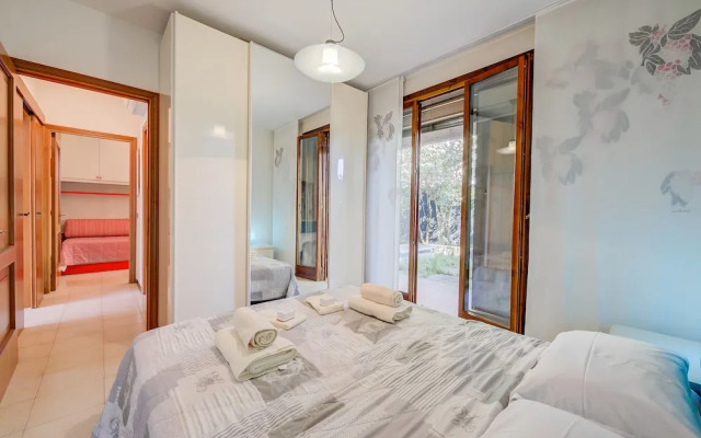 Lella Apartment Front Beach Garda Lake