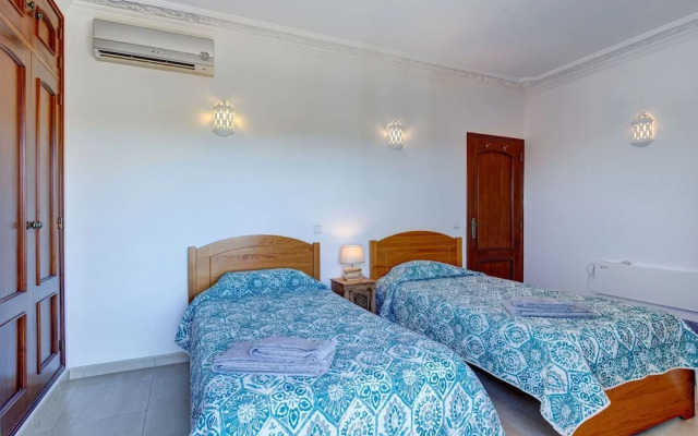 11 Marinha Two Bedroom Apt at Praia do Marinha