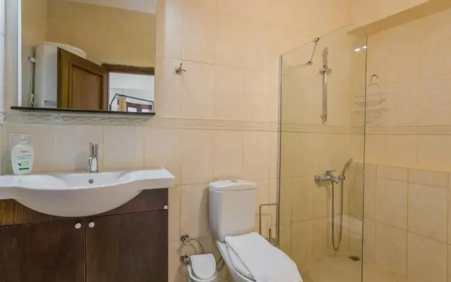 House With Private Pool and Garden 4 min to Beach