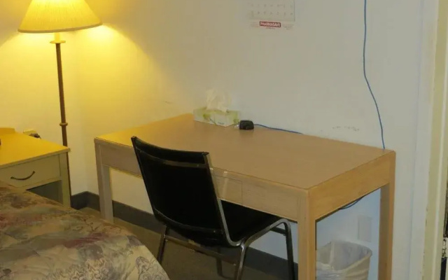 Lazy J Motel