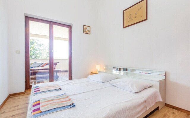 Stunning Apartment in Pinezici With 2 Bedrooms and Wifi