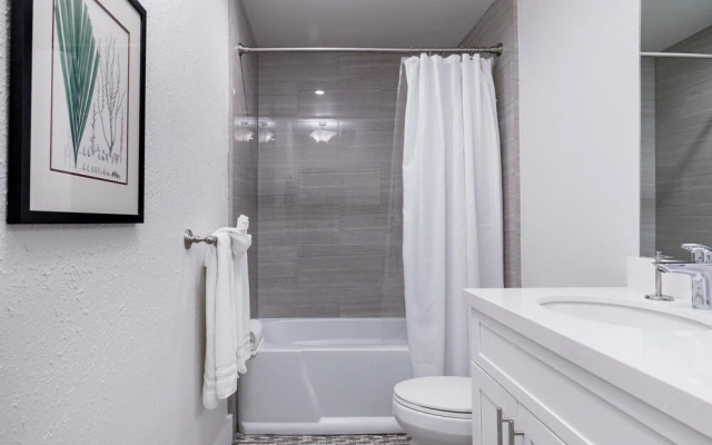 2141 IliIli Rd - 14 Br Villa