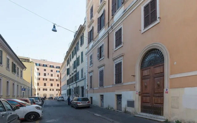 San Giovanni & Colosseo Roomy Flat