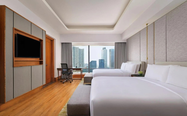 The Ritz-Carlton Jakarta, Mega Kuningan