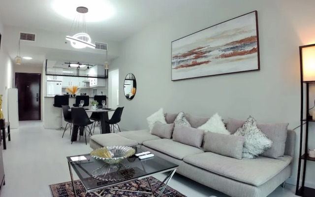 Silk Valley - 1B near Metro and Beach