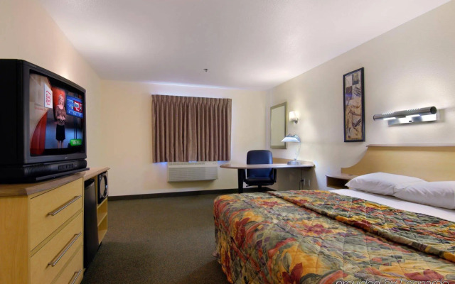 Super 8 by Wyndham New Braunfels I-35