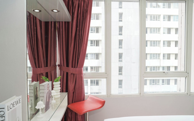 Serene Red Vibe 2Br At Apartment Nifarro Park