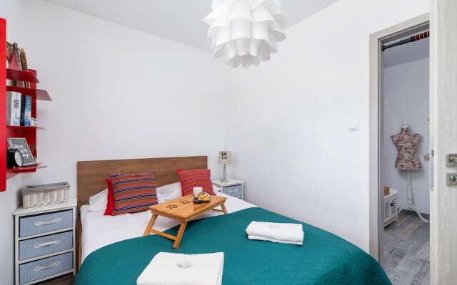 Rainbow Apartment Krakow by Renters