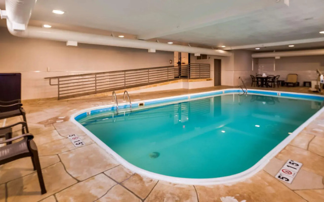 Best Western Plus Bourbonnais Hotel & Suites