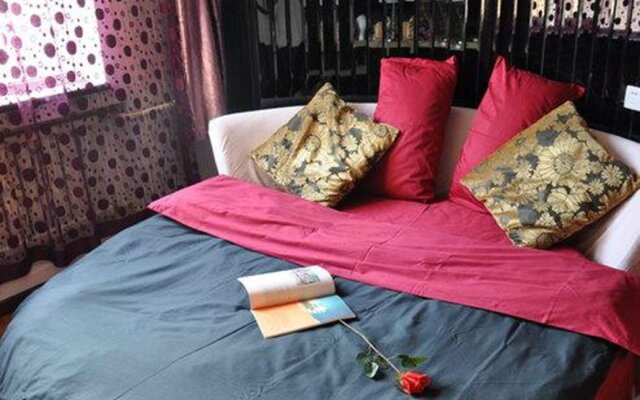 Dalian Seasons Urban Theme Hotel