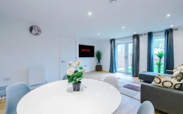 Stunning 3-bed House in Salford