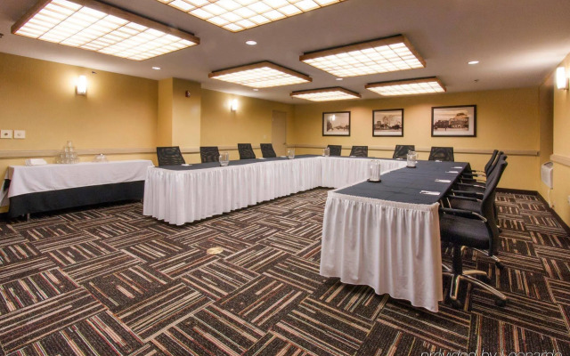 Red Roof Inn PLUS+ Columbus Downtown-Convention Center