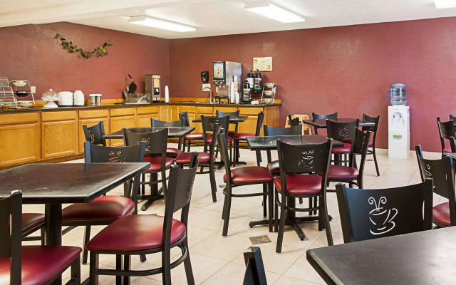 Rodeway Inn & Suites