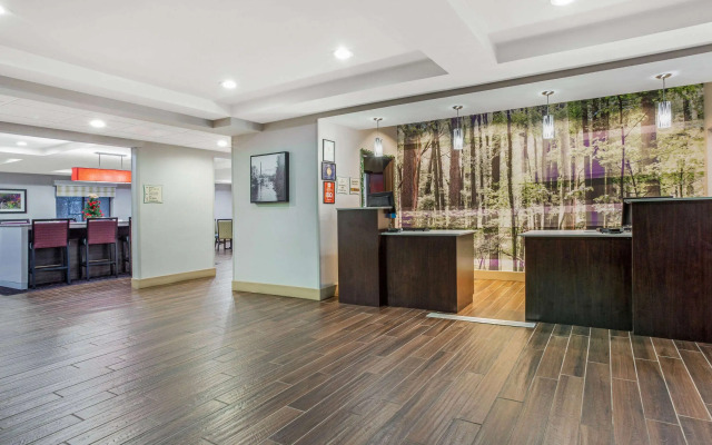 La Quinta Inn & Suites by Wyndham Norwich-Plainfield-Casino