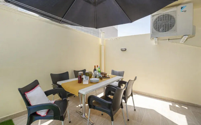 Summer Breeze Maisonette with Terrace by Getaways Malta