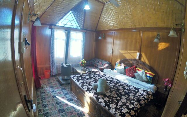 Goona palace houseboats