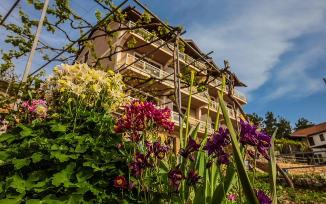 Villa Megdani